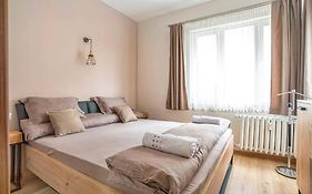 Elegant & Stylish 2 Bedroom Top Central Apartment